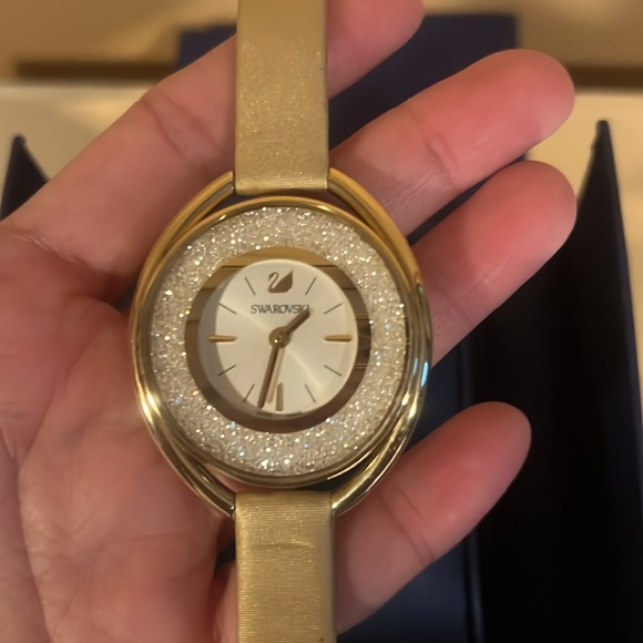 Swarovski Watch - Picture 4 of 6